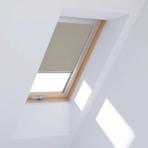 Roleta zaciemniająca na okno dachowe Dakea (beżowa 4219) 78x140